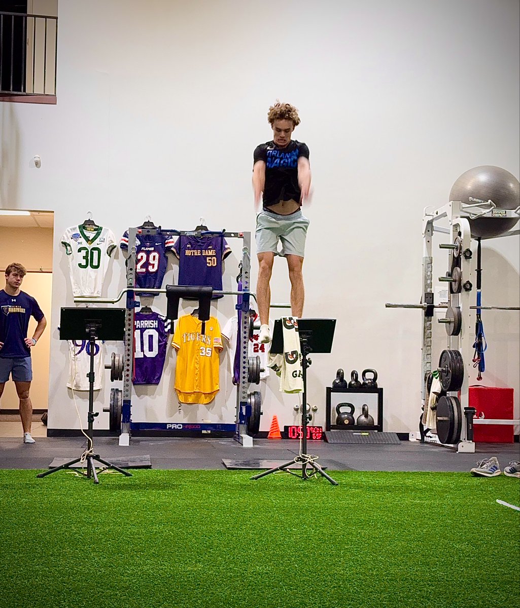 Congrats to TopSpeed athlete Hayes Henderson who broke the Mill Valley High School record for highest standing vertical jump in school history when he hit a 41+ inch jump at MVHS’s Testing Day earlier in the week 
👏👏👏