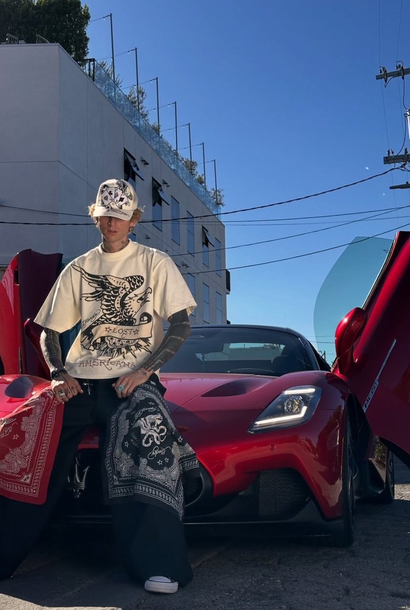 XXhoteldiabloXX's tweet image. the glow up goes hard 🔥