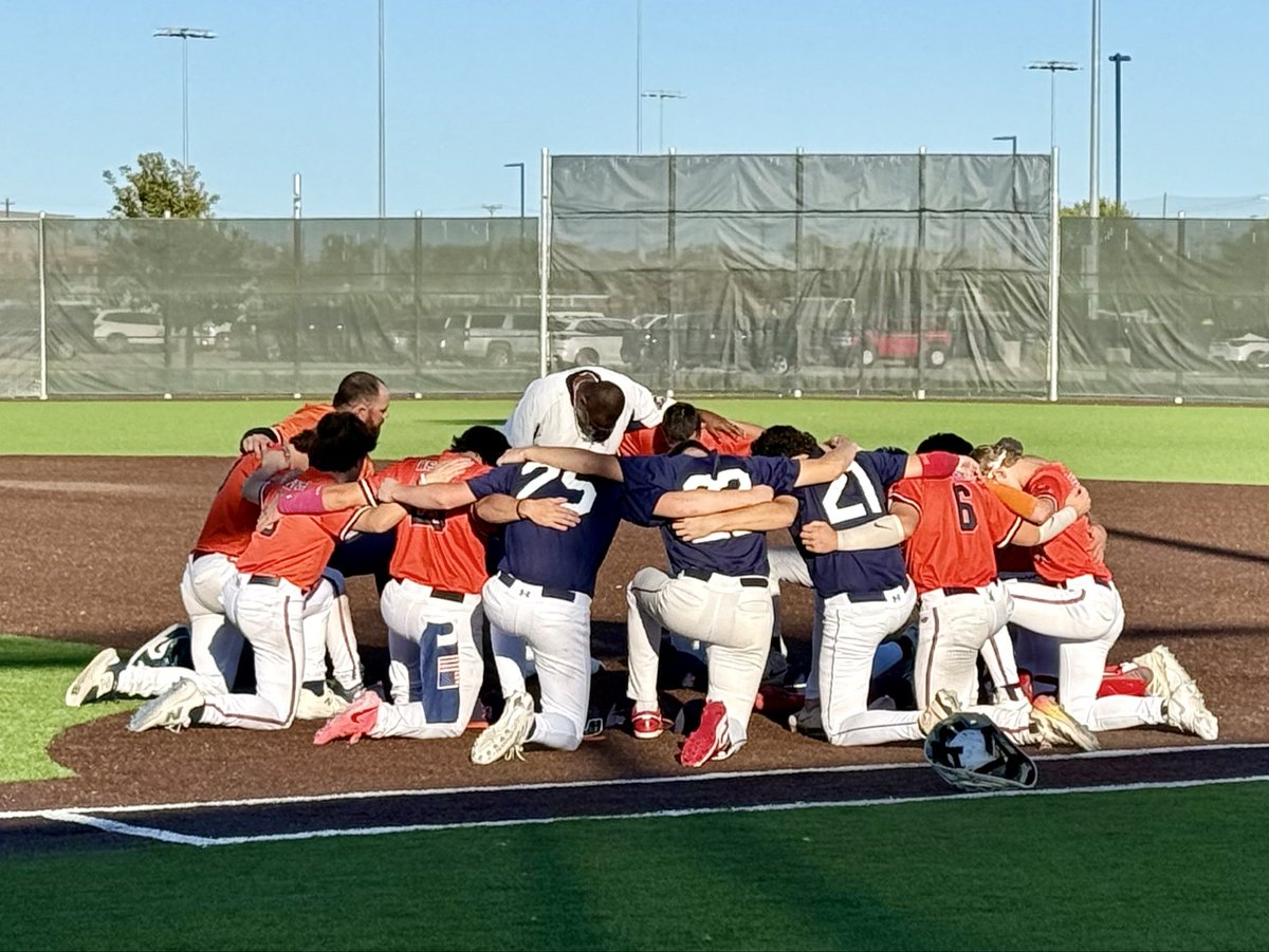 CecilyLHarper's tweet photo. Way to go boys!!🧡💙💪🏻
#TigerNation | @spokebats 
#DTigersBeavan2028

Congrats to 2028 @DTigerBaseball West Beavan on winning the 16U Division of the @FiveTool Texas DFW Fall Wood Bat World Series!
@AlecArnell 
#WatchEm https://t.co/zD9UfpPMTm