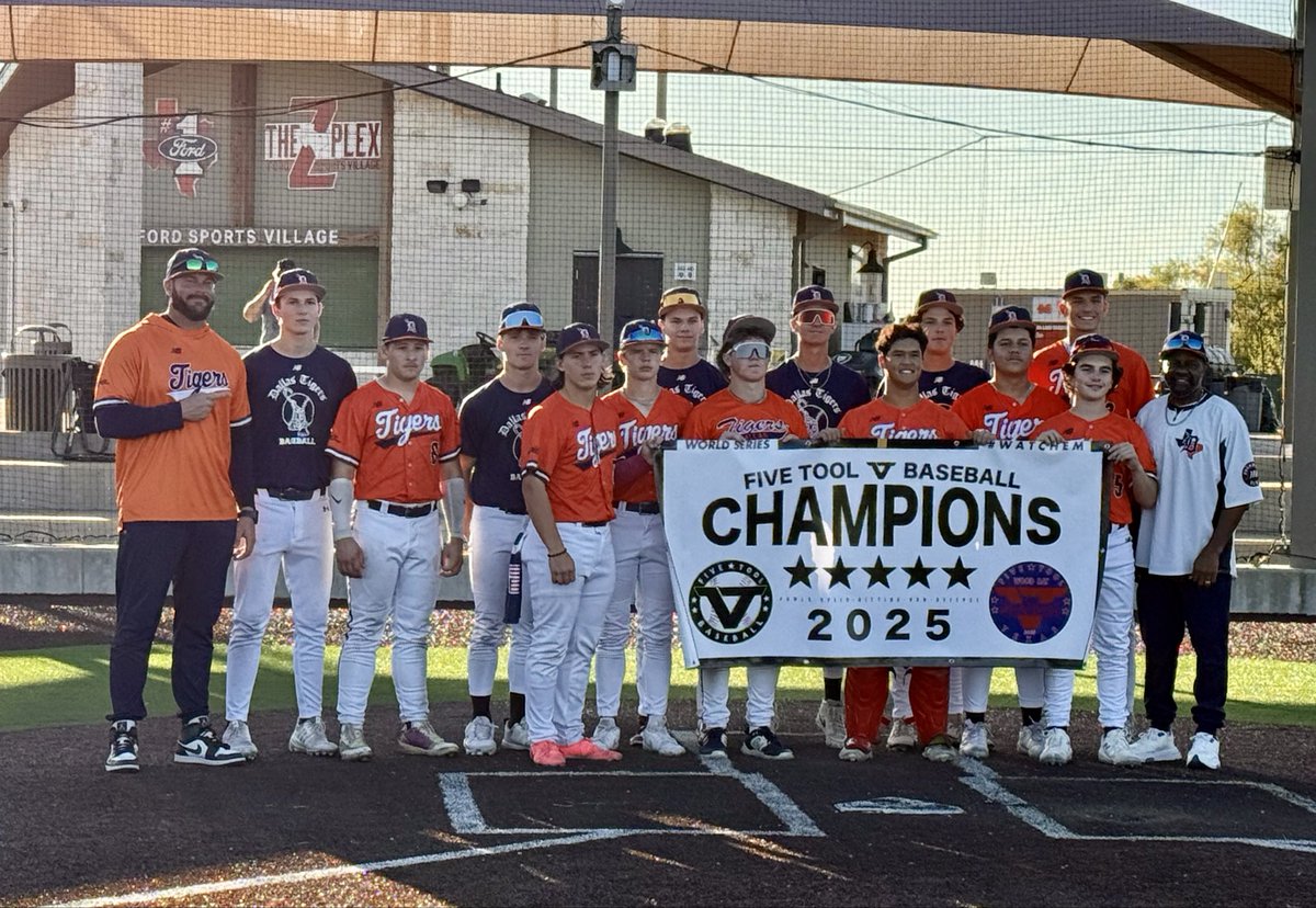 CecilyLHarper's tweet photo. Way to go boys!!🧡💙💪🏻
#TigerNation | @spokebats 
#DTigersBeavan2028

Congrats to 2028 @DTigerBaseball West Beavan on winning the 16U Division of the @FiveTool Texas DFW Fall Wood Bat World Series!
@AlecArnell 
#WatchEm https://t.co/zD9UfpPMTm