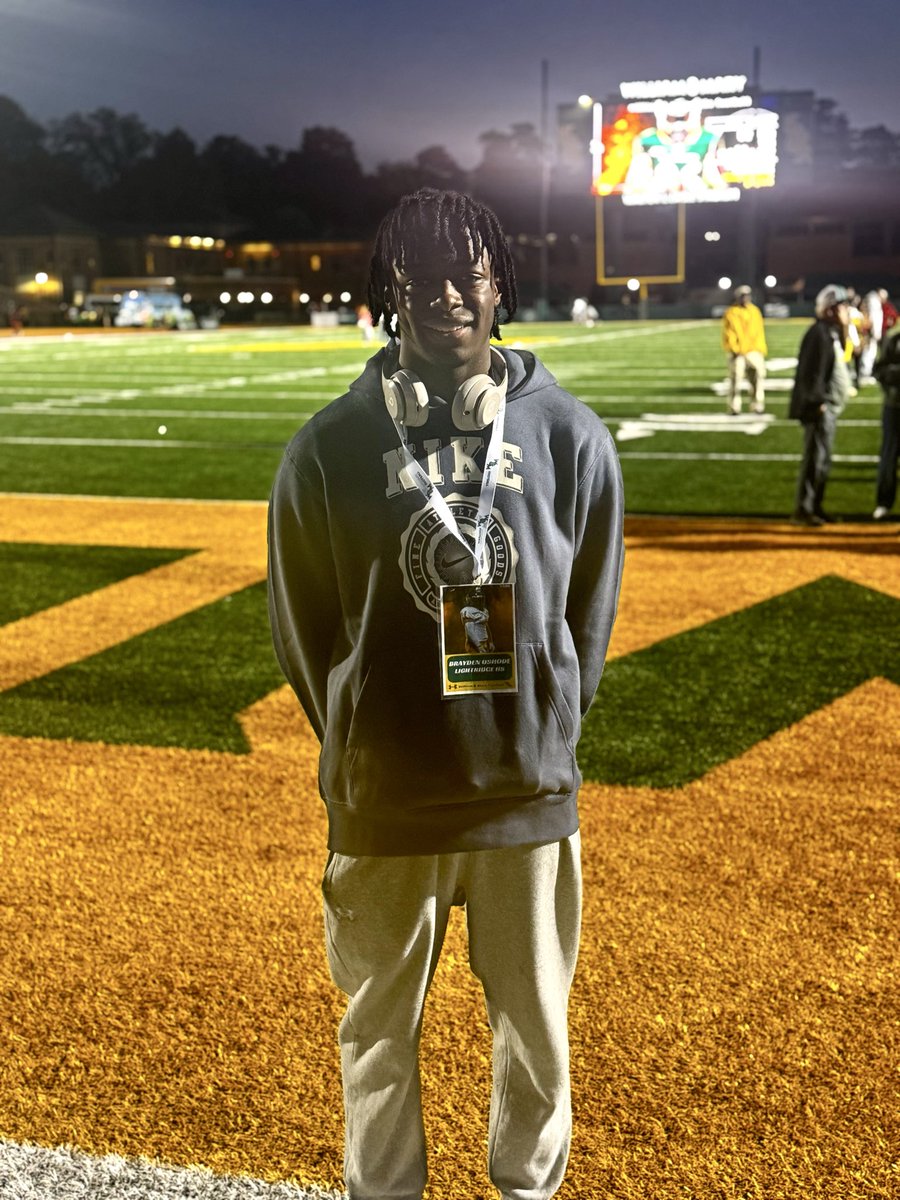 Had a great time at <a href="/WMTribeFootball/">William & Mary Tribe Football</a> yesterday! Enjoyed watching the team get a win and I loved the atmosphere!
<a href="/DillonBryant_/">Dillon Bryant</a> <a href="/DLRunStoppers/">Keenan Carter Sr.</a> <a href="/carljfred/">Carl Frederick</a> <a href="/WillVapreps/">Will Vapreps Garlick</a> <a href="/CoachOctober/">Winston October</a> <a href="/CoachEavensonJr/">Coach Bobby Eavenson Jr</a> <a href="/A1__Performance/">Coach Greg Fenner, M.S., CSCS</a> <a href="/TheRealCAshby/">Coach Ashby</a>