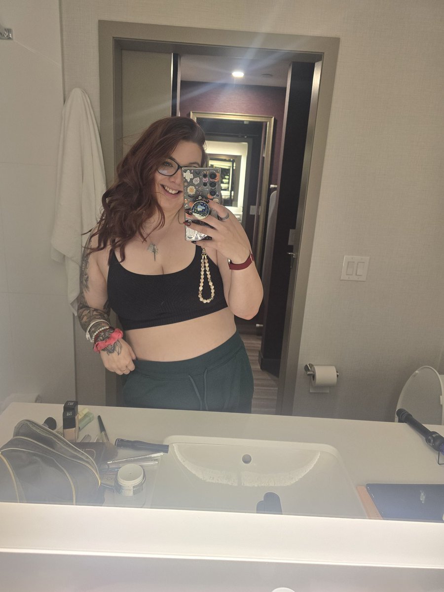 BaeornRae's tweet photo. #tabootoronto was so much fun! I learned a lot, met some of the most amazing humans and had lots of new experiences. But holy fuck am I happy to be in comfy clothes and chillen for the night ๐ https://t.co/3fL3ZEA6yE