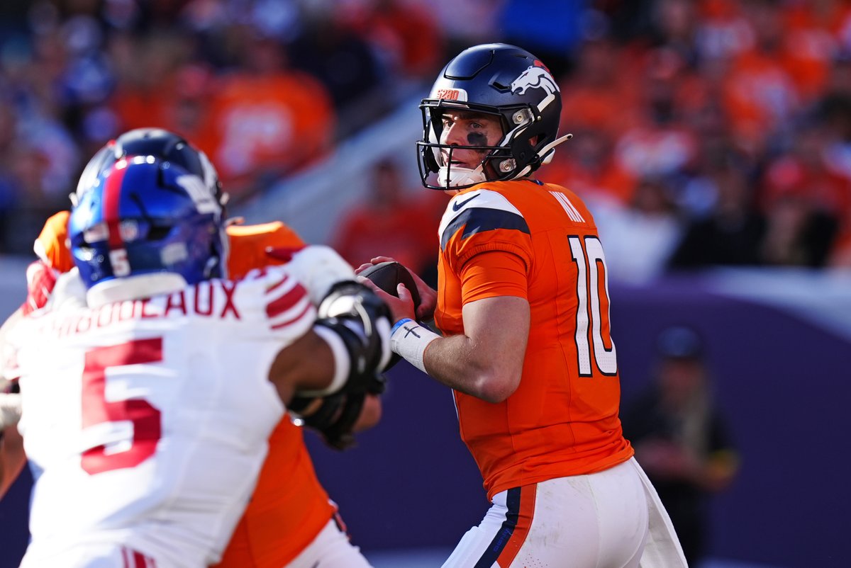 NFL teams had won 1,602 straight games when leading by 18+ points in the final six minutes.

The #Giants led 26-8 with six minutes left… and the #Broncos came back to win 33-32.