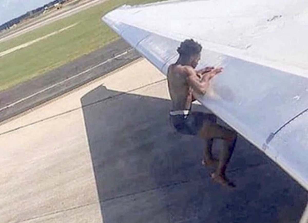 Giants kicker trying to catch the flight back