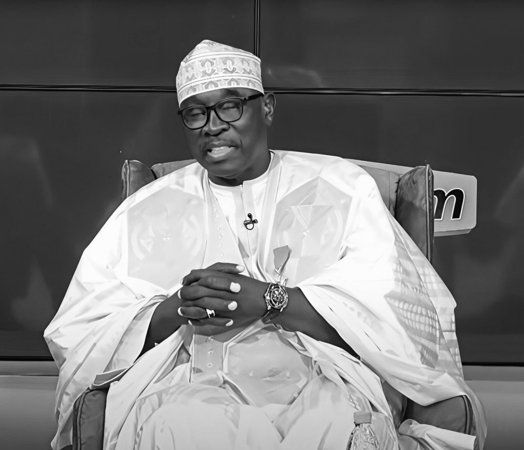 Je suis peiné d’apprendre le décès de M. Abdou Aziz Mbaye, communicateur traditionnel. Je salue la mémoire d’un compatriote avenant et convivial. J’adresse mes condoléances émues à sa famille, à la communauté tidiane et à celle des communicateurs traditionnels. Paix à son âme.