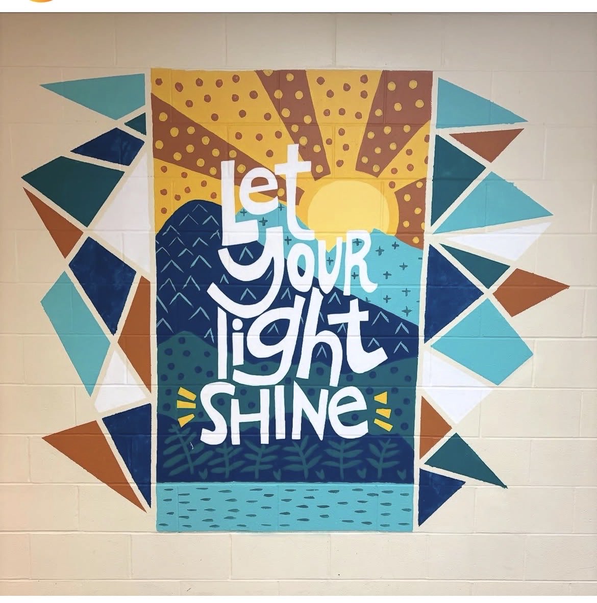 Our halls are a little brighter thanks to our new mural! 🌟 A big thank you to Ms. Rochelle! A beautiful addition to our school!