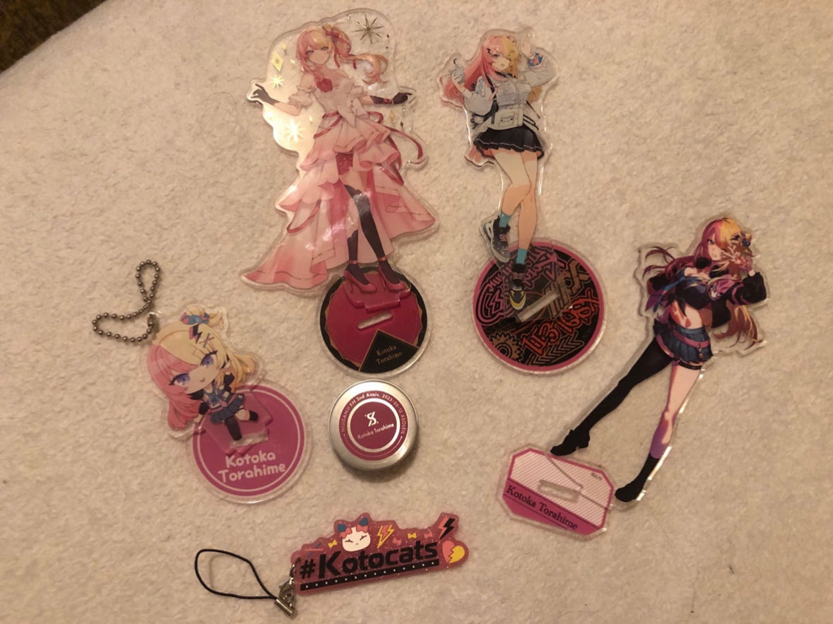 Honeys, Kotocats, and Dragoons! I’m parting ways with my merch of the girls, and would like them to go to a better home!
Link to their listing in replies &lt;3 reposts appreciated! 

#SelenTatsuki #KotokaTorahime #NinaKosaka 

wts lfb