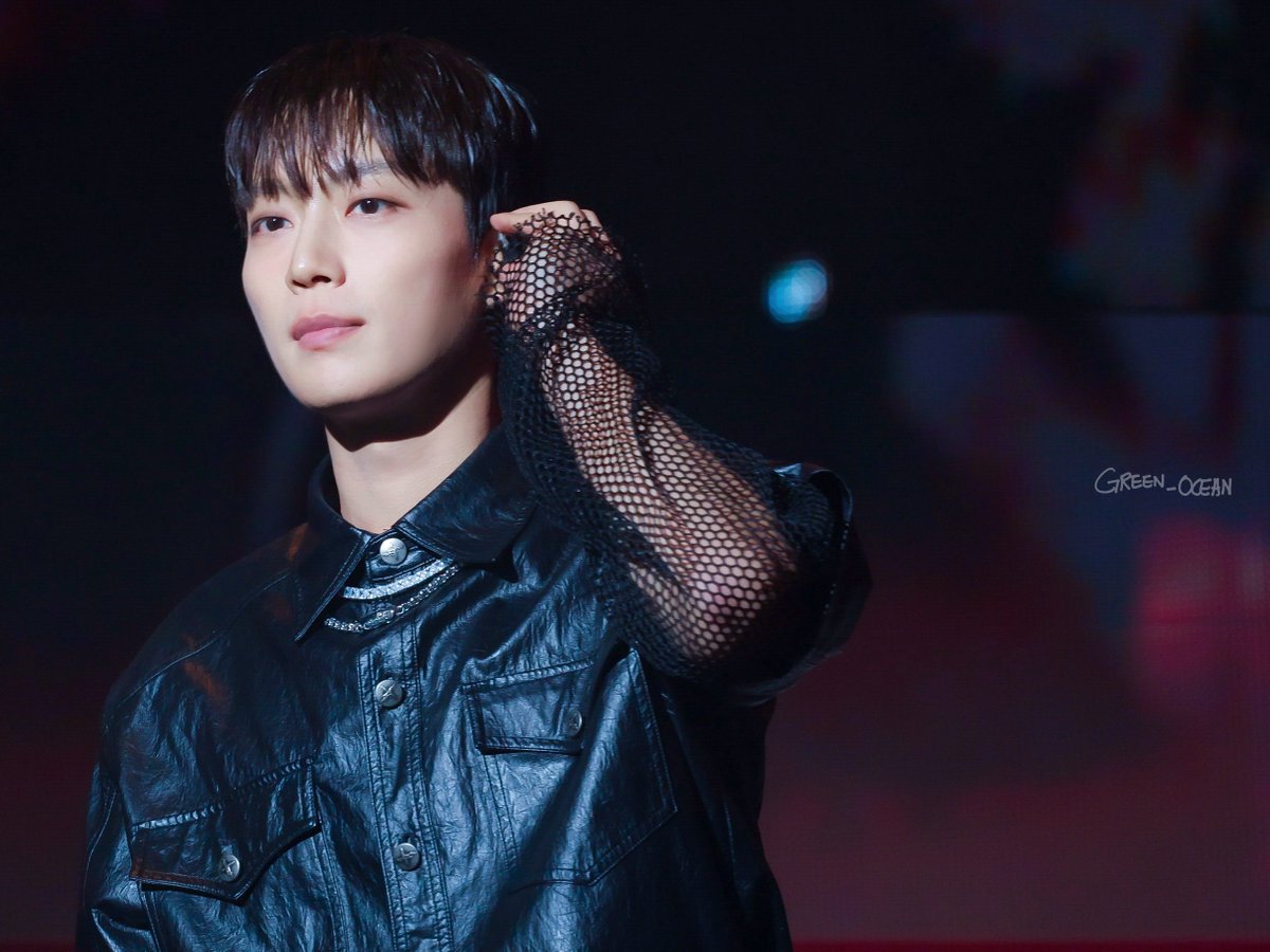 green_ocean1016's tweet photo. 251018 딩고콘서트

아 제발 진짜 죽을게 

#YOONDUJUN #윤두준
#beast #highlight https://t.co/AdgcCj1h9e
