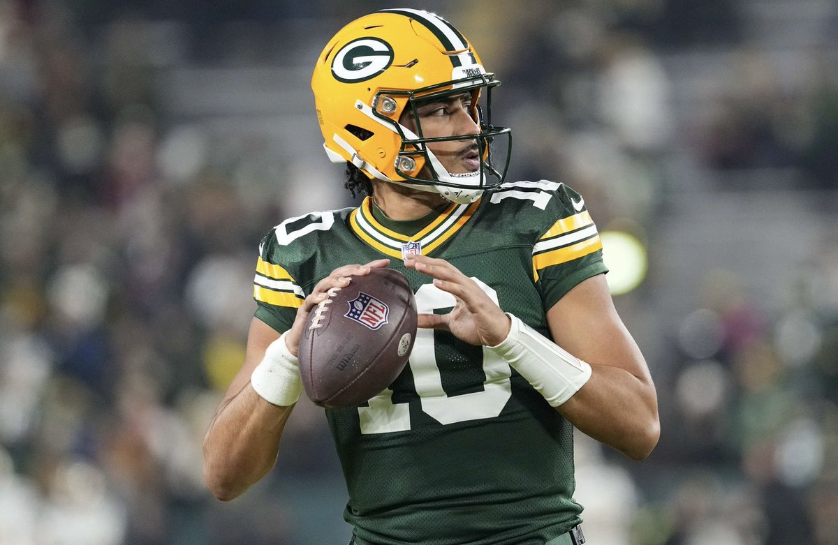 The Packers TAKE DOWN the Cardinals in a thrilling 27-23 win 🧀 

Jordan Love:
19/29
179 yards
1 TD

Josh Jacobs:
13 carries
55 yards
2 TD 