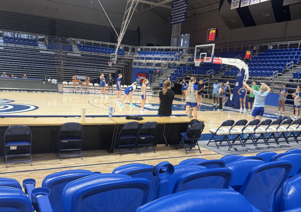Big thanks to <a href="/DrakeWBB/">Drake Women's Hoops</a> for allowing me to come in and watch a practice today! Picked up on a lot of great things and the staff was great! Good luck this season!