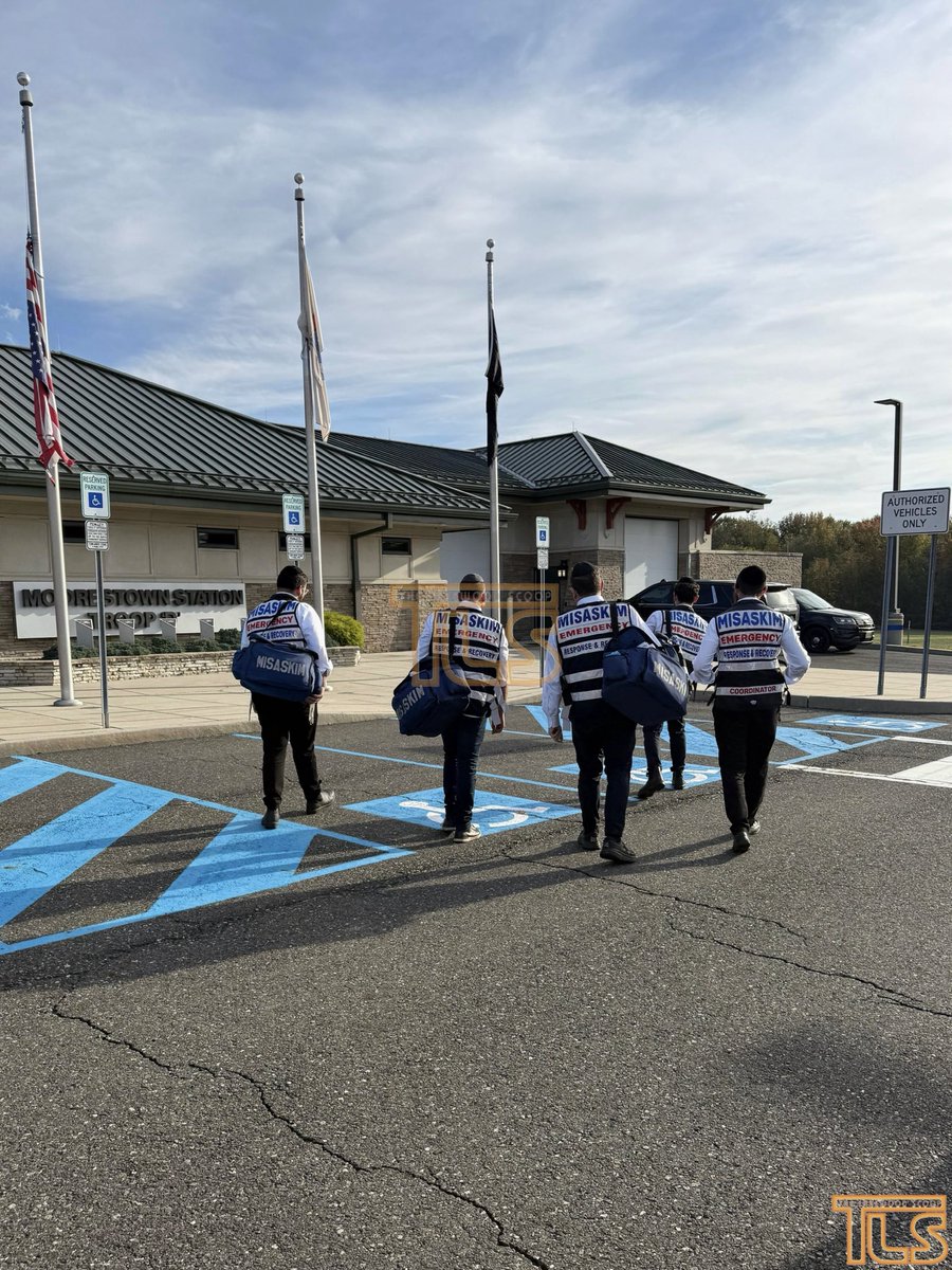 📸: Misaskim’s Central Jersey volunteers seen heading home after 13 hours of Avodas Hakodesh following the horrific accident early this morning which claimed the lives of four Bachurim.