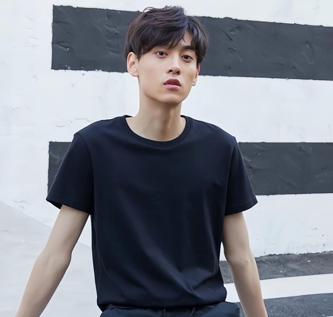 OnlyTianXuning's tweet photo. Fun fact about Tian Xuning!
Before his acting career took off, he worked as a fashion model doing shoots for Taobao clothing brands. That early experience helped him develop strong camera presence.

#TianXuning https://t.co/PVruJWCjdk
