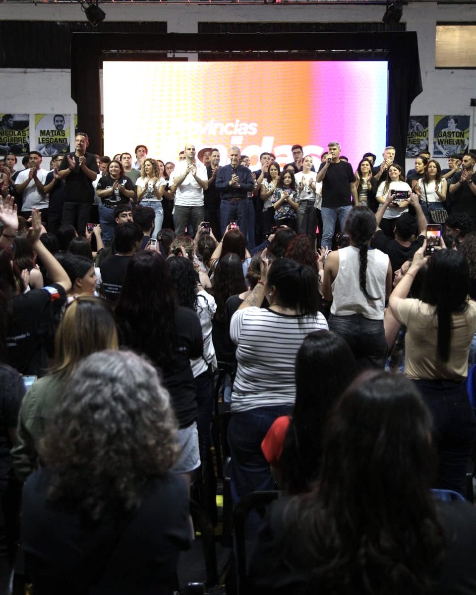 PasseriniOk's tweet image. Con @JSchiaretti y jóvenes cordobeses vivimos una tarde llena de compromiso y convicción. 🇦🇷💪

#ProvinciasUnidas representa la oportunidad para construir una #Argentina con más trabajo, producción y oportunidades para todos y todas.