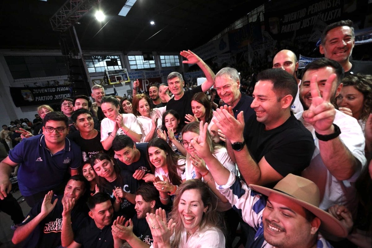 PasseriniOk's tweet image. Con @JSchiaretti y jóvenes cordobeses vivimos una tarde llena de compromiso y convicción. 🇦🇷💪

#ProvinciasUnidas representa la oportunidad para construir una #Argentina con más trabajo, producción y oportunidades para todos y todas.