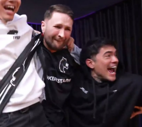 latriboneragg's tweet image. indo dormir sabendo que o fnx e o fks viraram amigos 😍 
(mas sigo bloequado aqui no X 🫤)