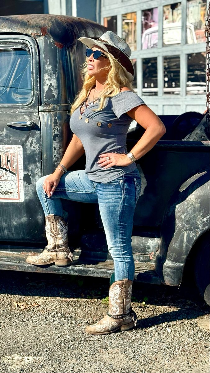 Melissa Lee tweet media