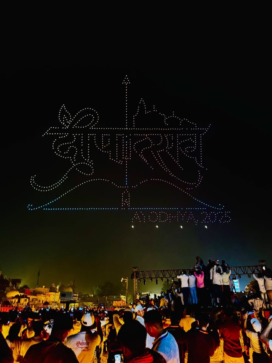 prabhattalan's tweet photo. दीपज्योतिः परमब्रह्म दीपज्योतिर्जनार्दनः।
दीपो हरतु मे पापं दीपज्योतिर्नमोऽस्तु ते॥

दीपावली के शुभ अवसर पर भगवान गणेश और देवी लक्ष्मी से प्रार्थना है कि वे आपको अच्छे स्वास्थ्य, सुख और समृद्धि का आशीर्वाद दें।

✨🪔 शुभ दीपावली 🪔✨
#Deepotsav2025 #Ayodhya 
#Diwali2025 https://t.co/u4ojEgYHns