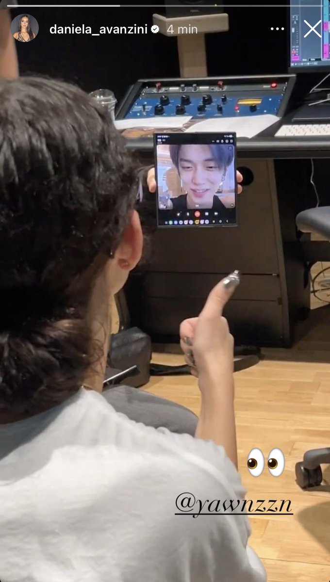 DANI IN A STUDIO FACETMING WITH YEONJUN, THIS CAN ONLY MEANS ONE THING!!!!! THEY ARE COOKING A SONG TOGETHER SOON????
