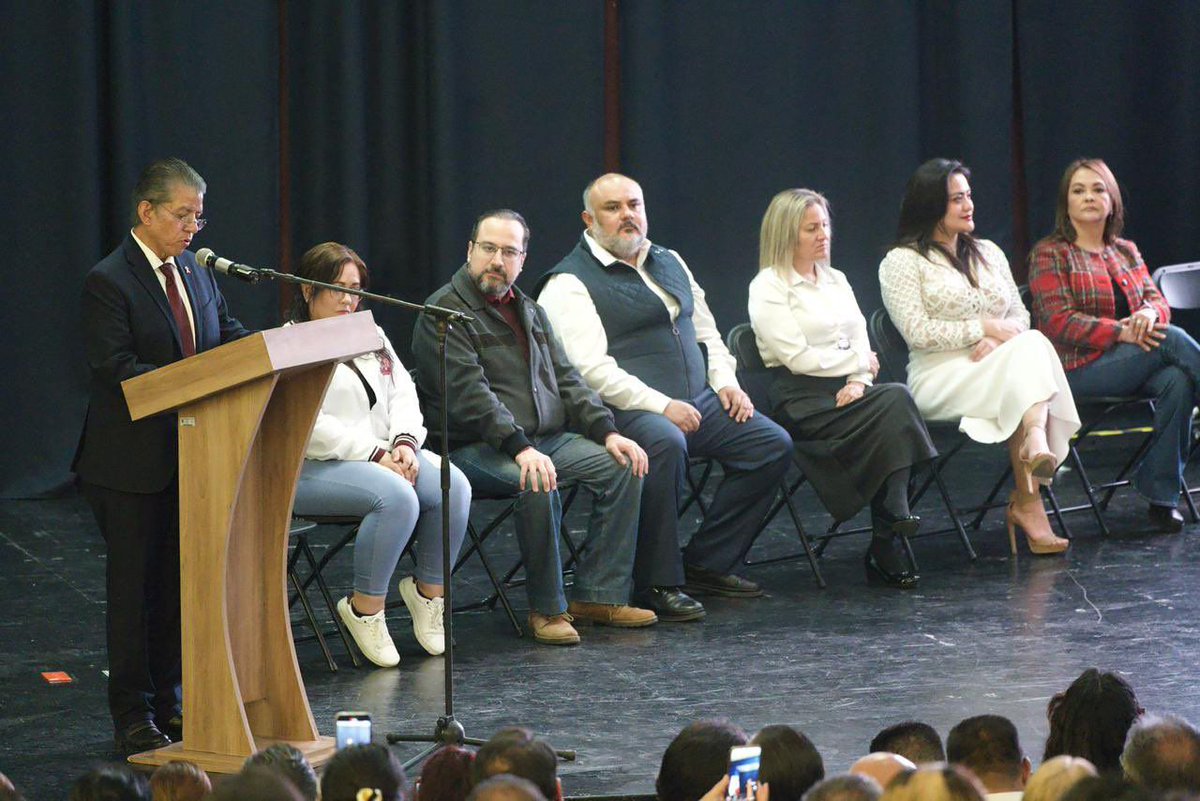 EmilioSaldanaHz's tweet photo. El día de ayer, asistí con mucho entusiasmo al Primer Informe de Actividades del legislador @DipMendozaArce. 

Muchas felicidades amigo por tu compromiso con la ciudadanía al mantenernos informados sobre las actividades y avances en tu cargo. 

¡Excelente trabajo! 👏🏼 https://t.co/sUDQObo8sE