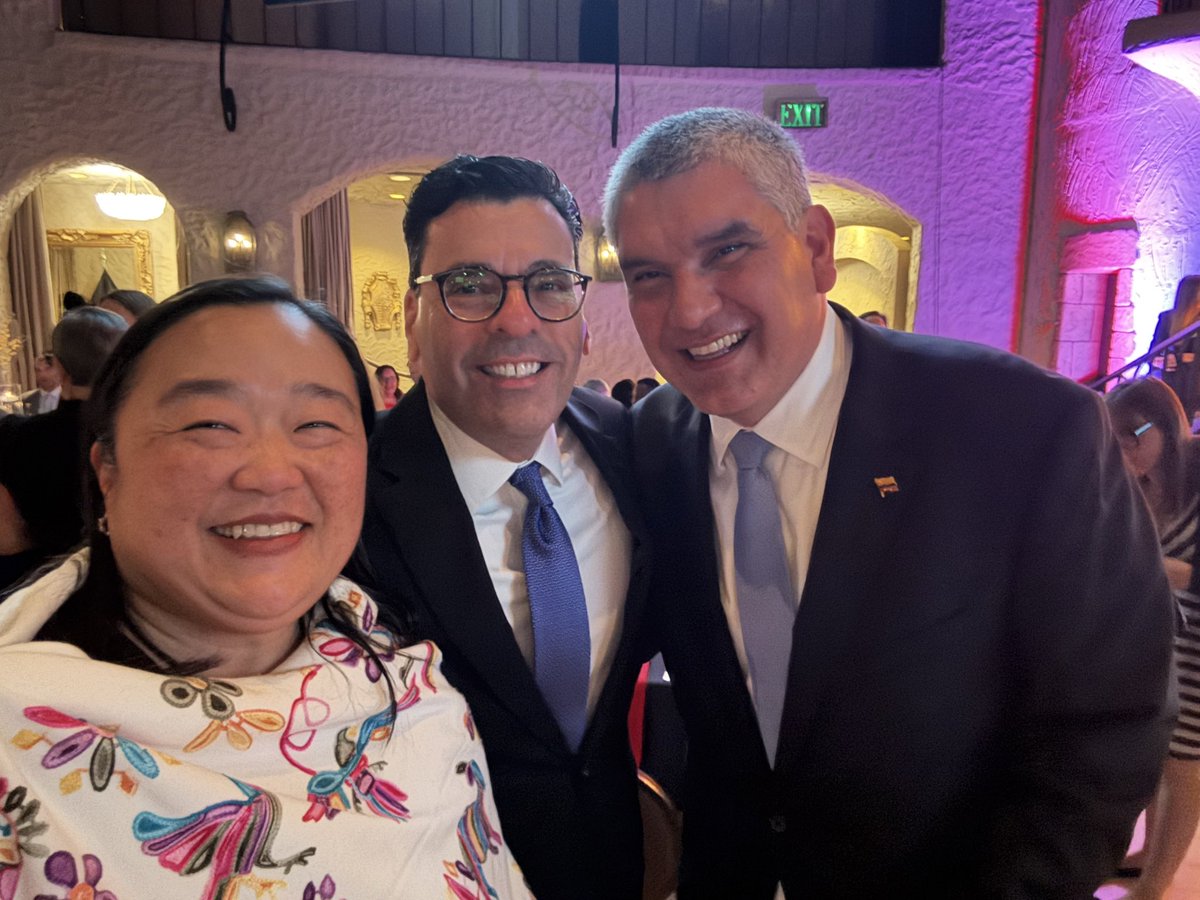 MakiTeramotoS's tweet photo. Felicidades to Juan Gonzalez, @keybank President of Central Indiana Market, for the prestigious @INTLCTR International Citizen of the Year 2025 #ICY award.
As member of the #INTLCTR Board, I was very happy for this honor bestowed upon my favorite Juan Gonzalez in the 🌎🌍🌏 https://t.co/SDDQltgVTN