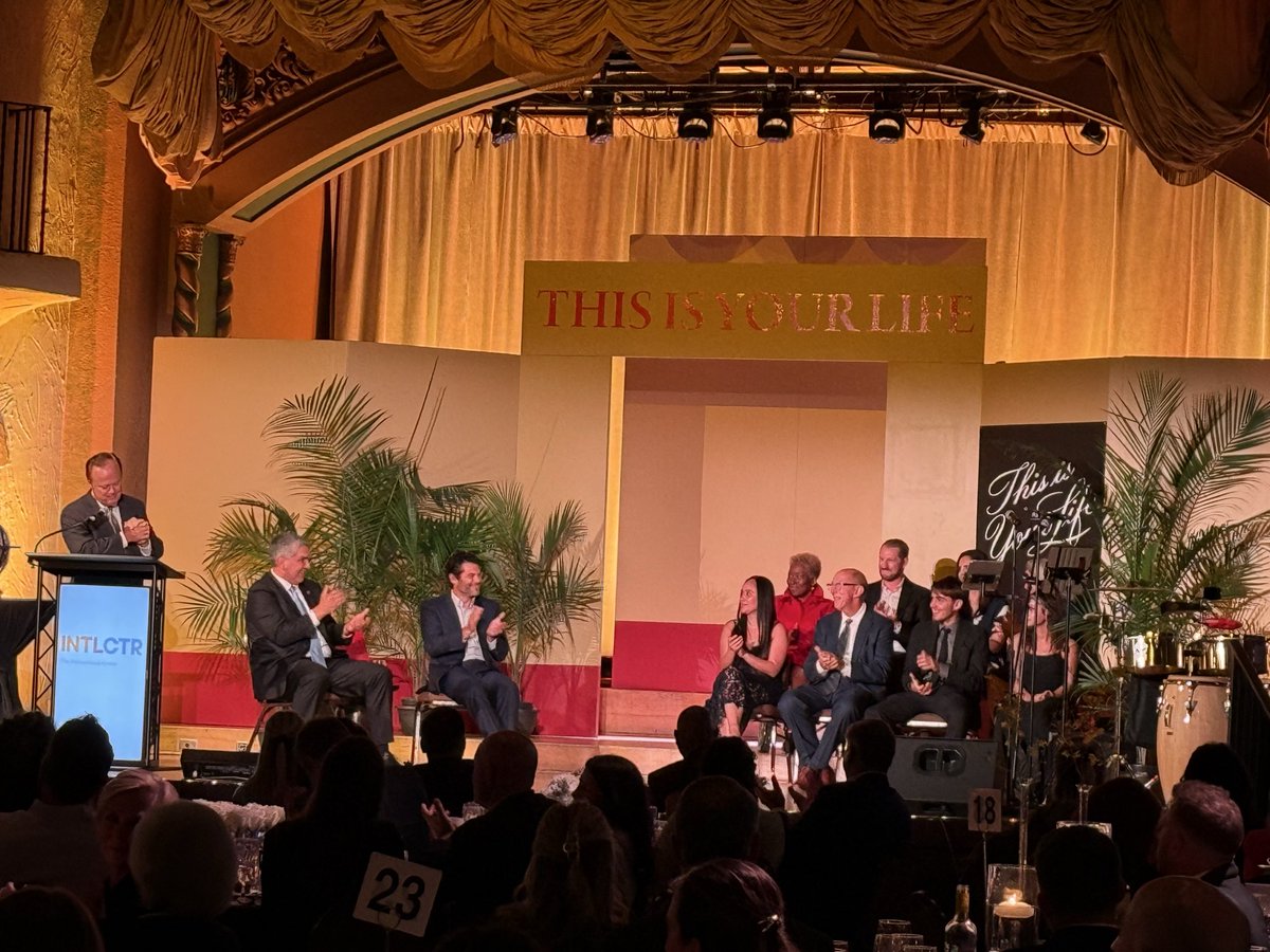 MakiTeramotoS's tweet photo. Felicidades to Juan Gonzalez, @keybank President of Central Indiana Market, for the prestigious @INTLCTR International Citizen of the Year 2025 #ICY award.
As member of the #INTLCTR Board, I was very happy for this honor bestowed upon my favorite Juan Gonzalez in the 🌎🌍🌏 https://t.co/SDDQltgVTN
