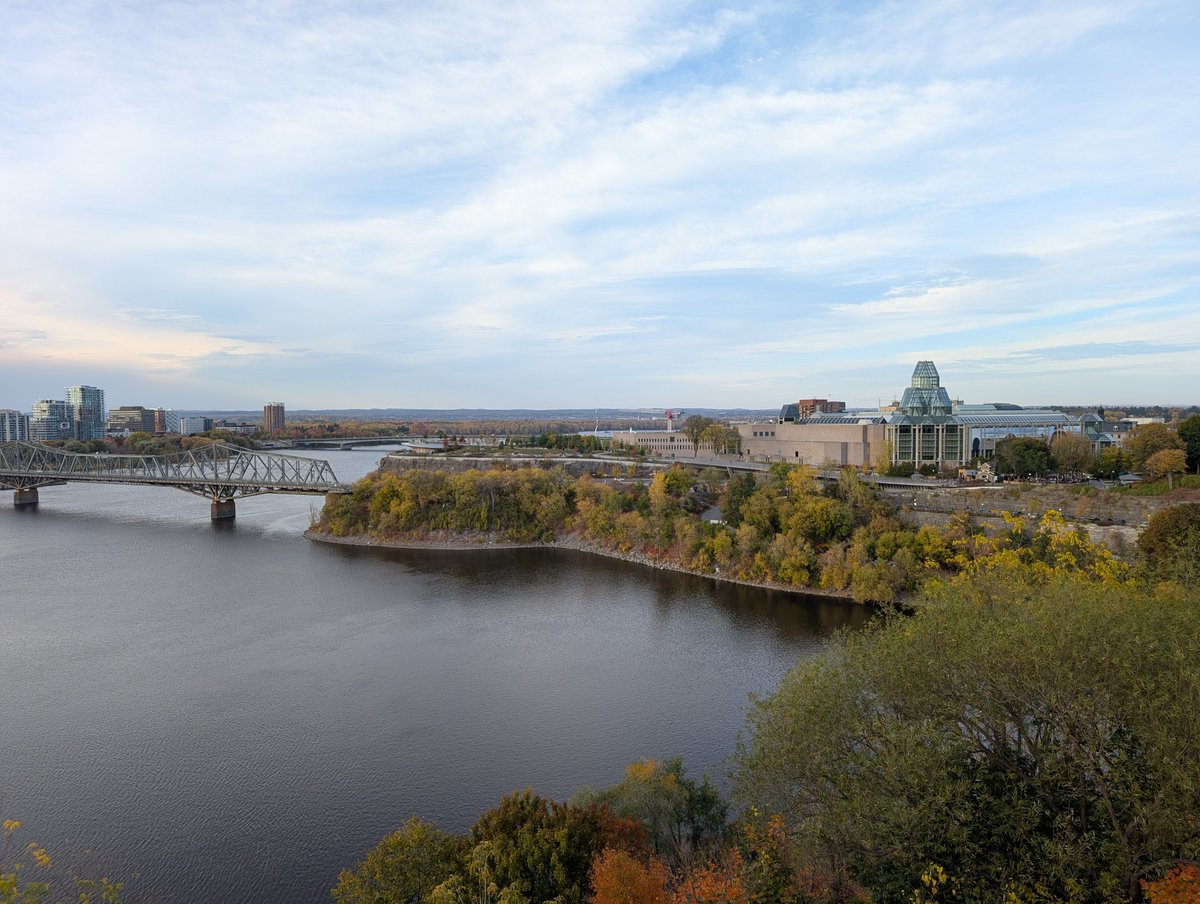 Lamespotting's tweet photo. A splash of colour from Ottawa this afternoon. https://t.co/rijoCBu347