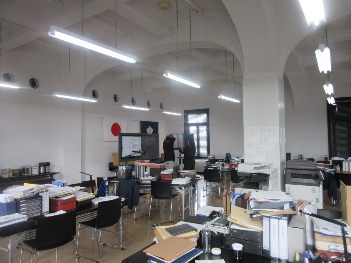 「#映画爆弾」
ロケ地情報

#昭和庁舎 で撮影実施されました
施設全体を警察署に見立て、会議室を刑事課に
装飾した大がかりな撮影となりました😲

ぜひ劇場でご覧ください！

wwws.warnerbros.co.jp/bakudan-movie/

#bakudan_movie
#群馬県　#ぐんまフィルムコミッション