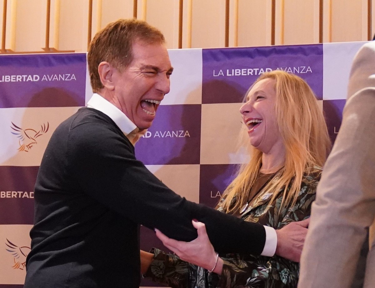 Vinculan a Santilli con 14 sociedades, 2 en paraísos fiscales... plata negra, encima lo denunciaron que recibió 8 millones de dolares de coima por abajo poner una publicidad de una gaseosa en la 9 de julio cuando era socio de larreta... todo podrido