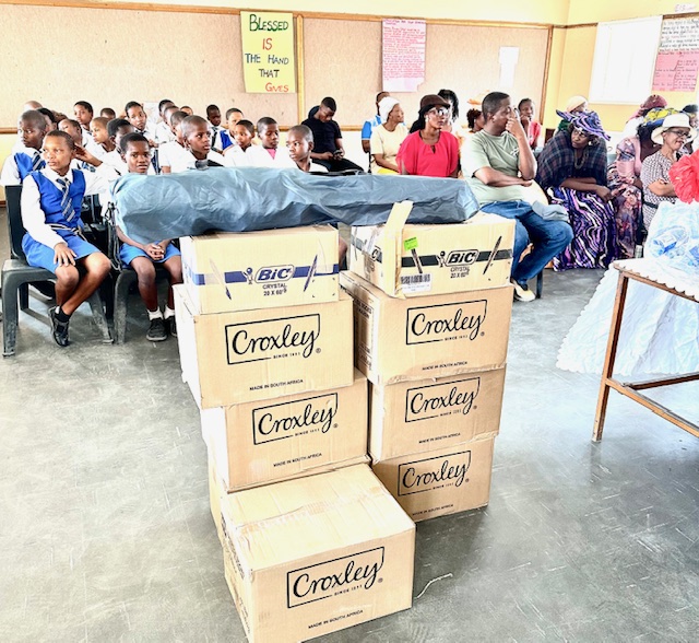 🌟 Celebrating #Diwali in Kareng, Botswana! 🌟
This #Diwali, Belararox (BRX) shared the light of learning with the Kareng community, donating books &amp; stationery to Kareng Primary School near our Kalahari Copper Belt site. 💚
#Community #Education $BRX