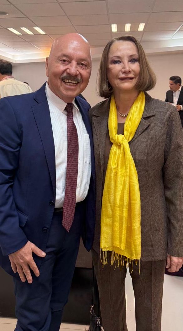 Felicito a mi amigo, el senador @raulmoronorozco , por la presentación de su Primer Informe de Actividades Legislativas.

Su compromiso con Michoacán se refleja en cada acción emprendida desde el <a href="/senadomexicano/">Senado de México</a>.  

¡Enhorabuena por representar con orgullo a la tierra michoacana!