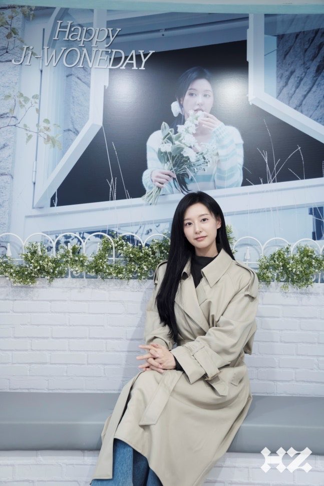 생카가서 특전 구경하고 인증샷 찍어온 거 왜케 졸귀아기