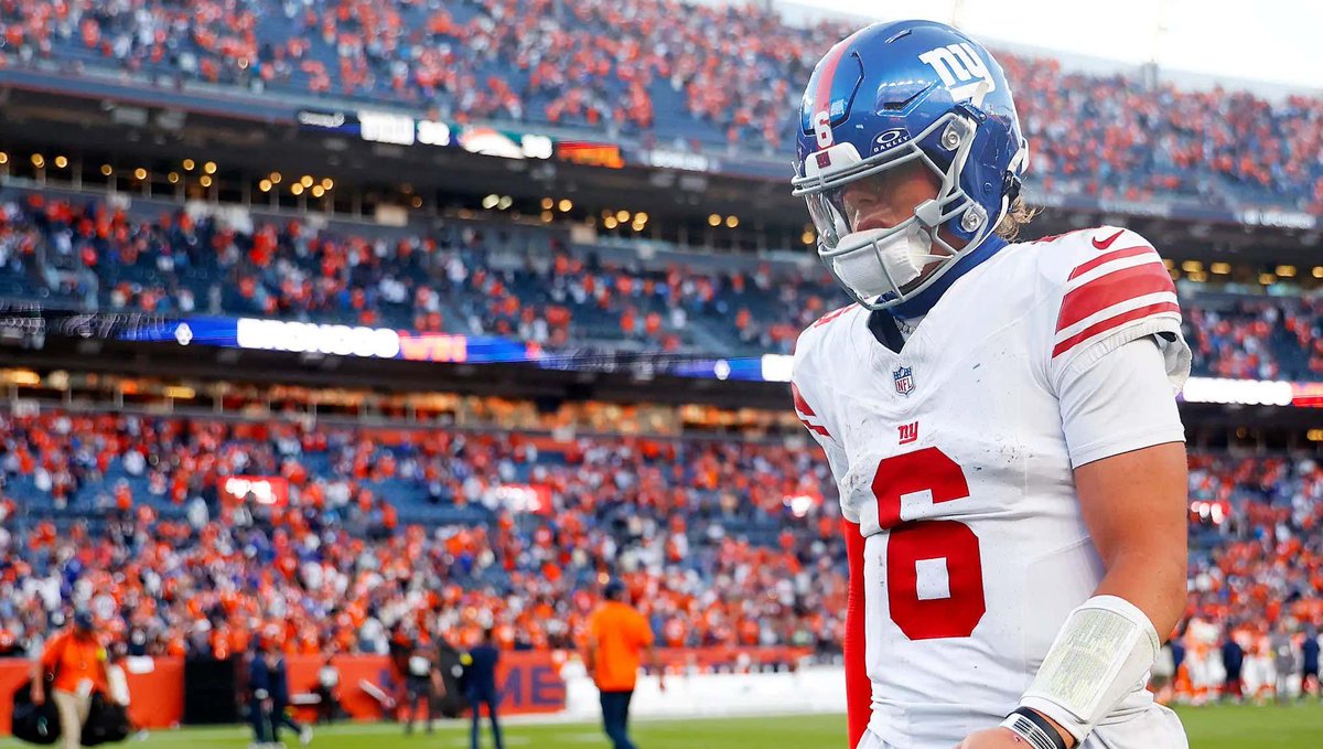 barstoolsports's tweet image. The Giants Rip Their Fans&apos; Hearts Out, Somehow Shove Them Back In, Rip Them Out Again, Put Them In A Blender, Eat Them, Shit Them Out, And Then Piss All Over The Shit barstoolsports.com/blog/3555408/t…