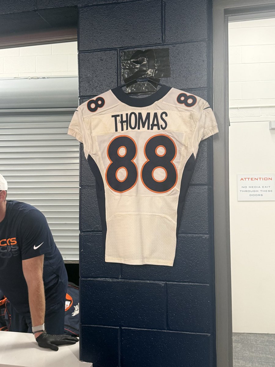 Broncos had a Demaryius Thomas jersey hanging on the wall in the locker room today

Really cool gesture 🥹🔥