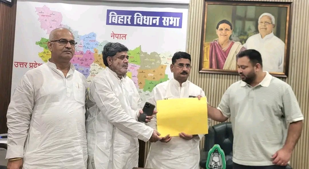 नवादा से RJD नेता कौशल यादव को मिला टिकट 💐  
नवादा विधानसभा क्षेत्र से RJD ने कौशल यादव जी को अपना उम्मीदवार घोषित किया है। जैसे ही यह खबर सामने आई, समर्थकों में खुशी की लहर दौड़ गई 🎉। 
क्षेत्र के लोगों ने कहा कि इस बार नवादा में विकास और जनसेवा की नई कहानी लिखी जाएगी 🌿।