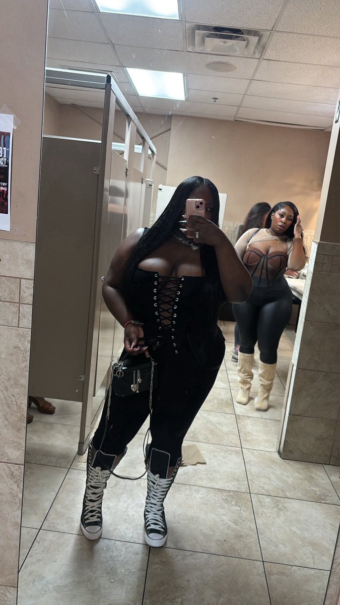 It’s giving rockstar idk lol🖤