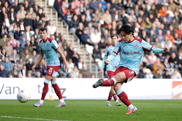 3 - 上田綺世は現地19日ヘレクレス戦の試合時間38分にハットトリックを達成。日本人選手が欧州主要リーグの試合で、前半時間帯に3得点を記録したのは初。前半。