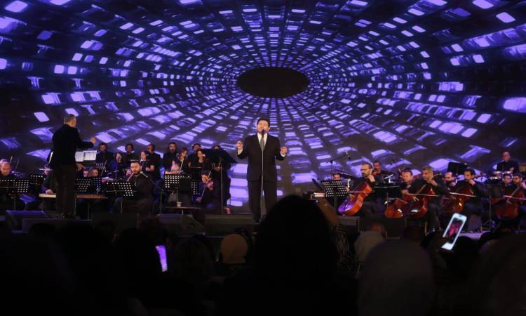 #مهرجان_الموسيقى_العربية.. #هاني_شاكر يغني مع جمهوره «نسيانك صعب أكيد»
 mobtada.com/culture/1553598