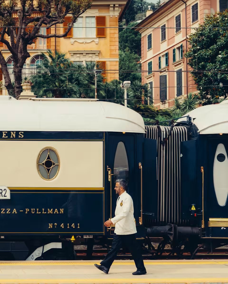 StreetFashion01's tweet photo. A Belmond Train is travelling from Paris to the Amalfi Coast next Year!😭 https://t.co/etgQhQTYMn