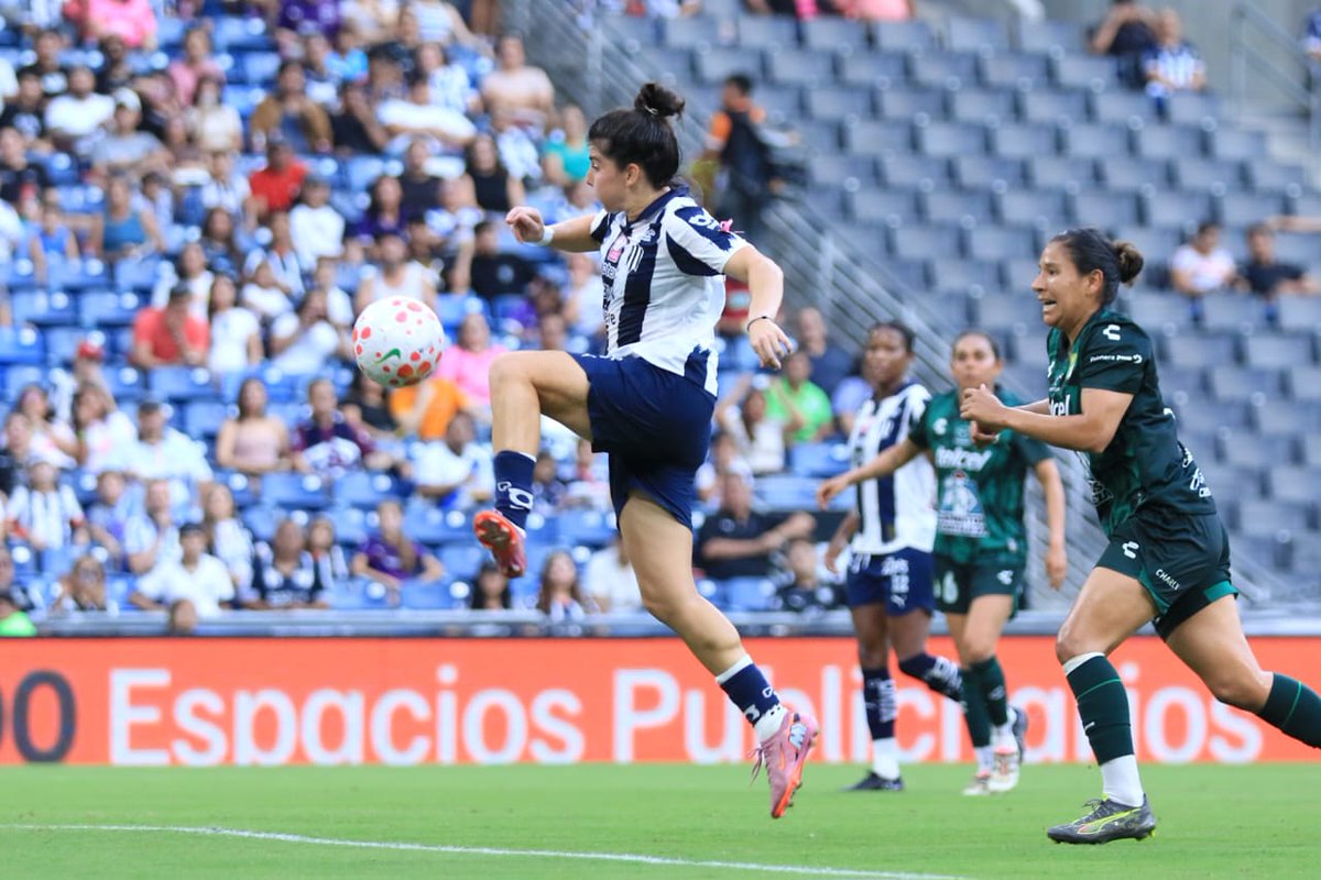 #LigaBBVAMXFemenil 🎀

📝 Con goles de Lucía García y Alexia Villanueva, Rayadas y León Femenil empatan a un gol, un duelo bastante movido el que se jugó en el primer tiempo.

📸 <a href="/buubuu_ez/">Gerardo Leal</a>