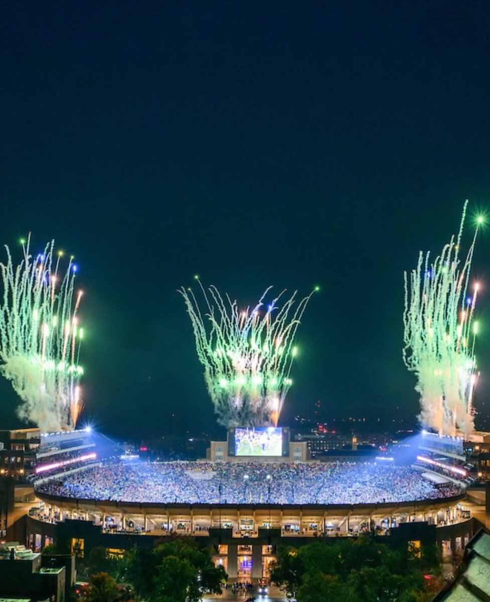 Notre Dame lit up the scoreboard—and the sky had no choice but to follow ☘️

Goodnight Notre Dame fans 🫶