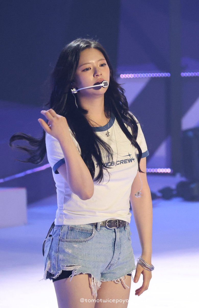 251018 綺麗なお姉さんすぎる ジョンヨンちゃん🥲💚💚 #TWICE