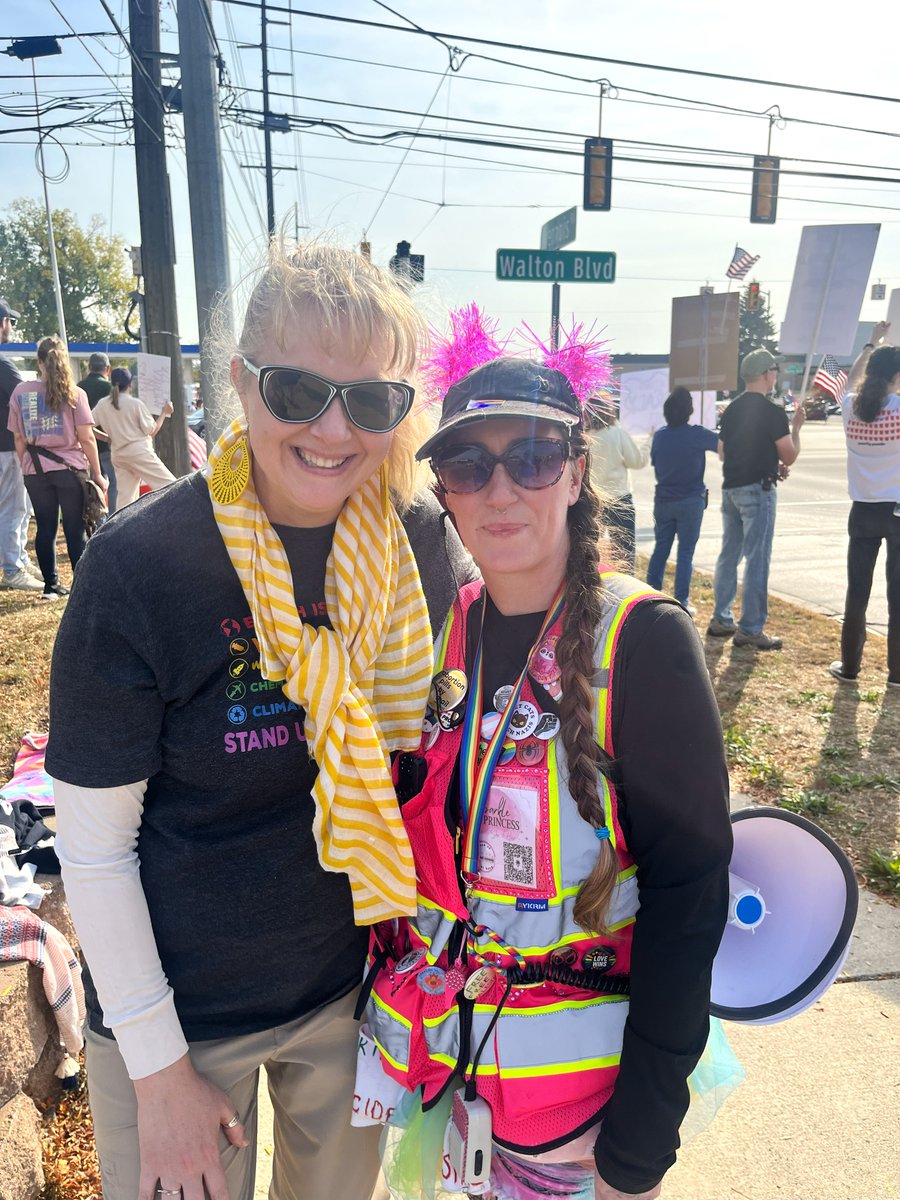 rhondayatesmi55's tweet image. Over 2,600 neighbors stood together at two No Kings rallies for democracy, equity, and community values.
We’ve been showing up in rain, snow, and heat.

Showing up all year and voting up &amp;amp; down the ticket is how we make change stick.

#NoKingsDay #StandUpForDemocracy #MI55