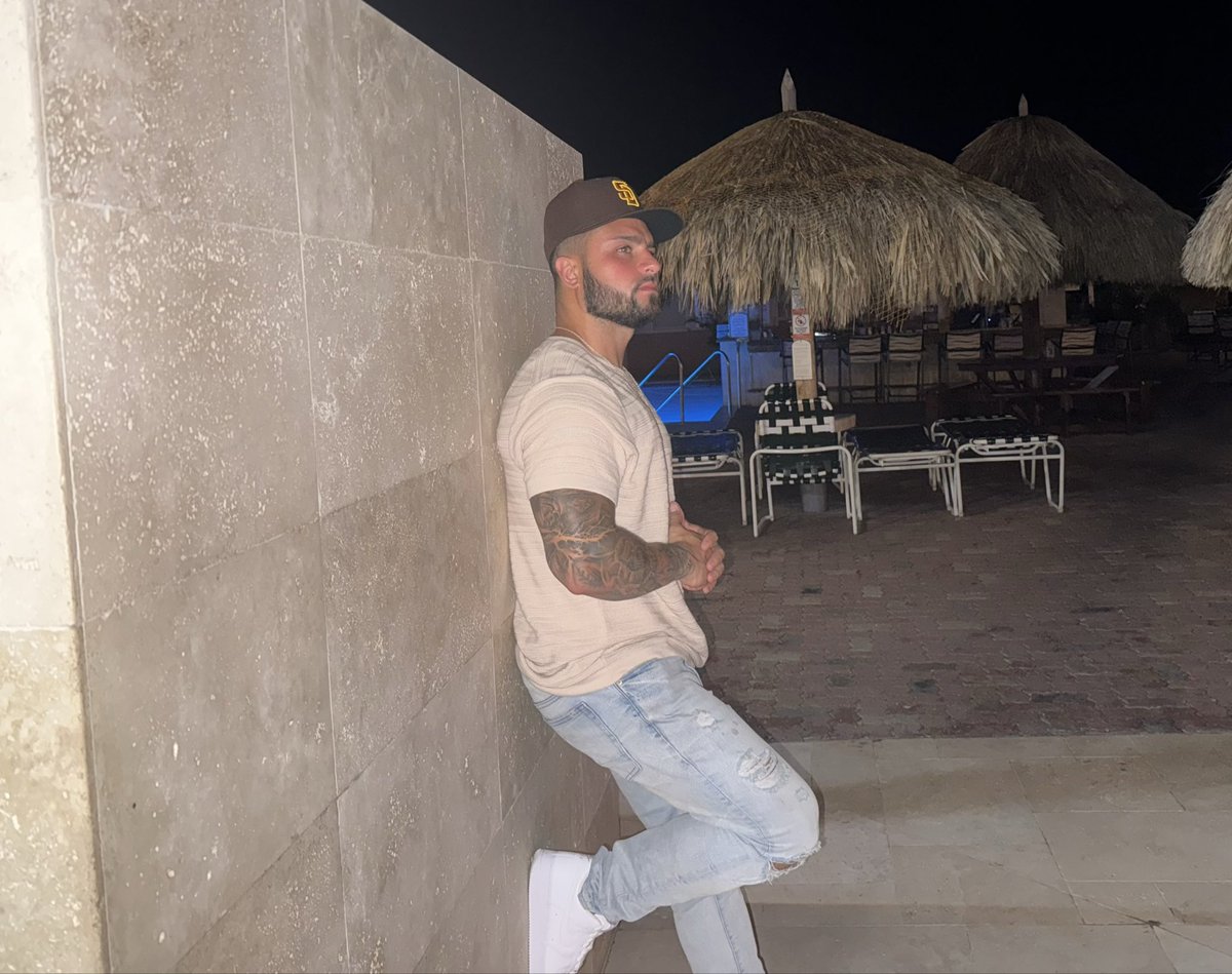 TomNixon617's tweet photo. Take me back 🏝️ Aruba 2nd home https://t.co/thL3yWtwq4