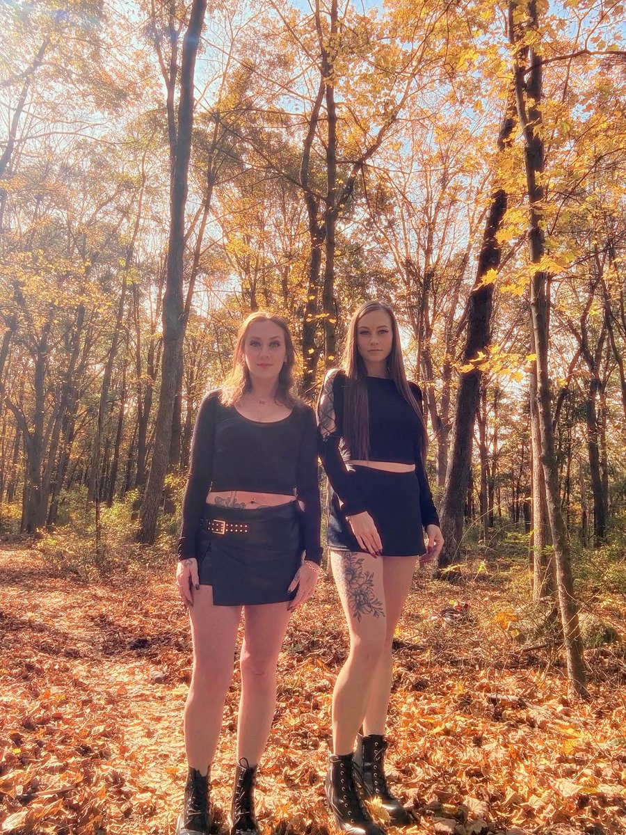 AmyySativaXXX's tweet photo. Spooky Season 😈🍂🍃🎃👻💀 https://t.co/uLtCSjD8RD