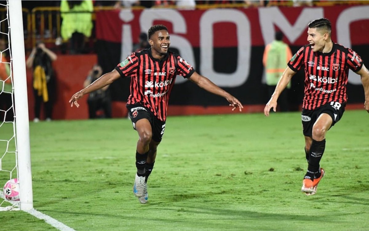 Baratísimo 1-0 en Alajuela. Un escándalo las diferencias futbolísticas. El muchacho Herrera NO está listo para jugar en Saprissa,  déjense de orgullos y piensen en el bien común del equipo.