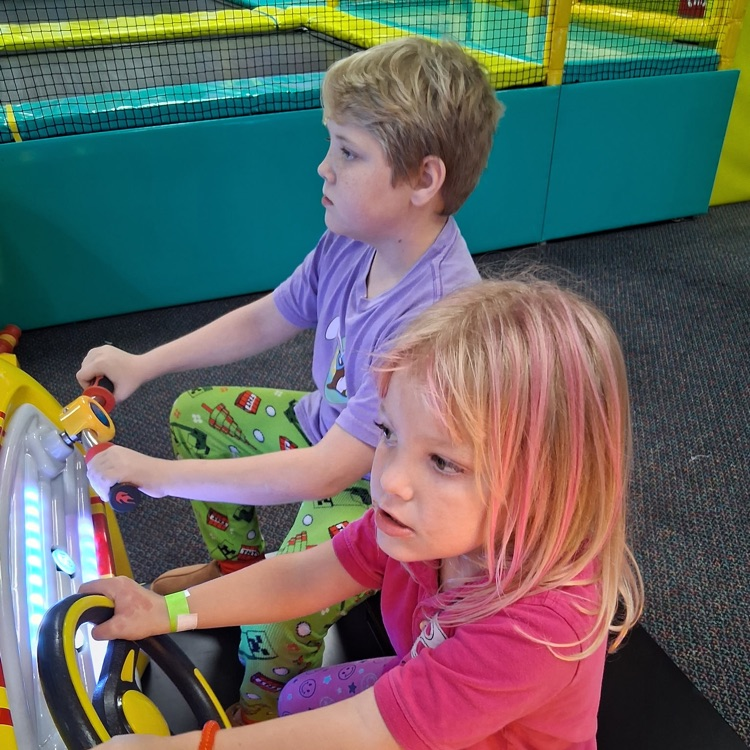 JeterElem's tweet photo. William had a blast spending his fall break at Chuck E. Cheese and the fair! ๐๐ก
Looks like he made some awesome memories! ๐ #FallBreakFun https://t.co/XTnDdoYVEy