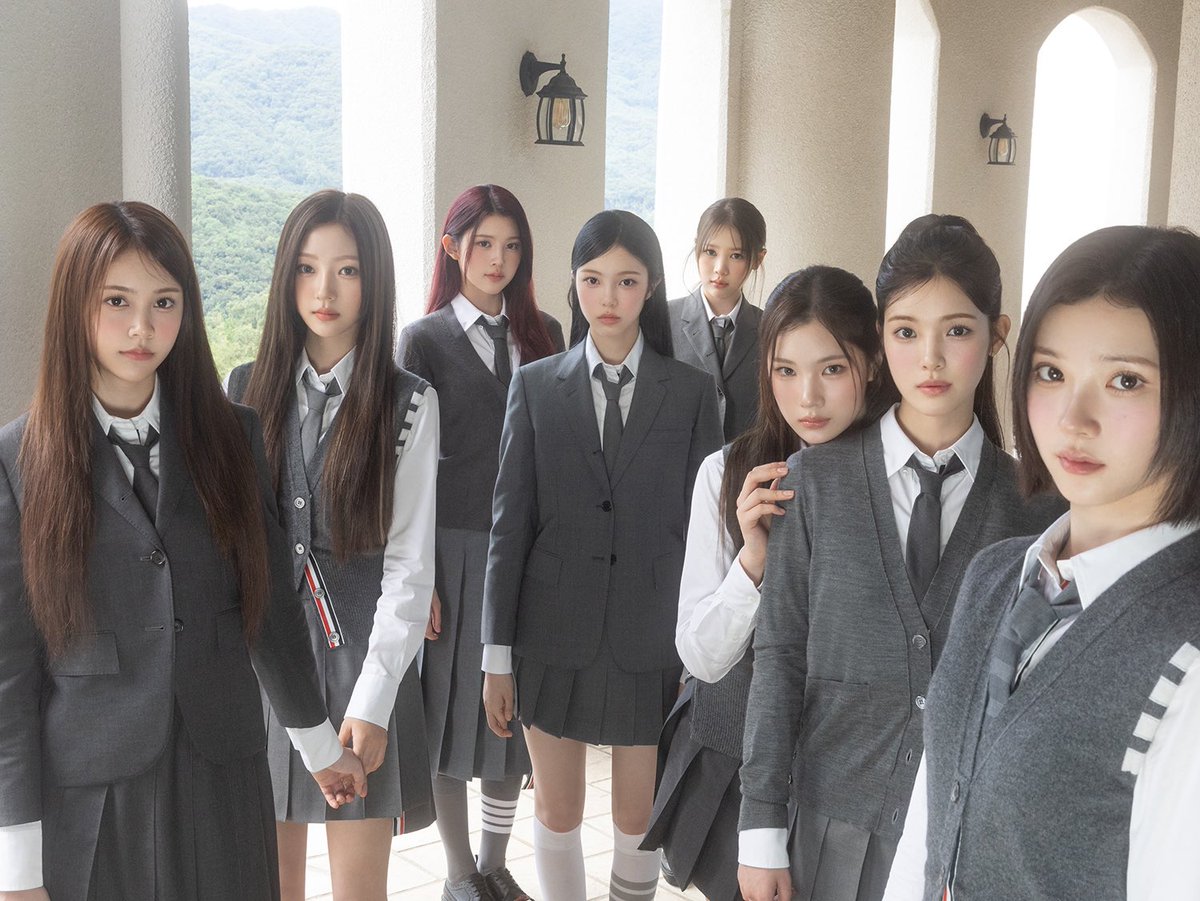 Hearts2Hearts's tweet image. 하츠투하츠, 드디어 컴백 D-DAY! 첫 미니앨범 ‘FOCUS’ 오늘 발매
‘쿨&amp;amp;시크 하투하’ 온다! 새로운 음악과 퍼포먼스 관심 집중
오후 6시 전곡 음원+타이틀 곡 ‘FOCUS’ MV 공개→오후 8시 쇼케이스 개최

m.entertain.naver.com/home/article/0…

#Hearts2Hearts #하츠투하츠 #H2H
#FOCUS #Hearts2Hearts_FOCUS