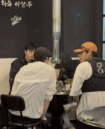 Taehyungimpact's tweet image. Taehyung making the whole k-industry running with him 😭