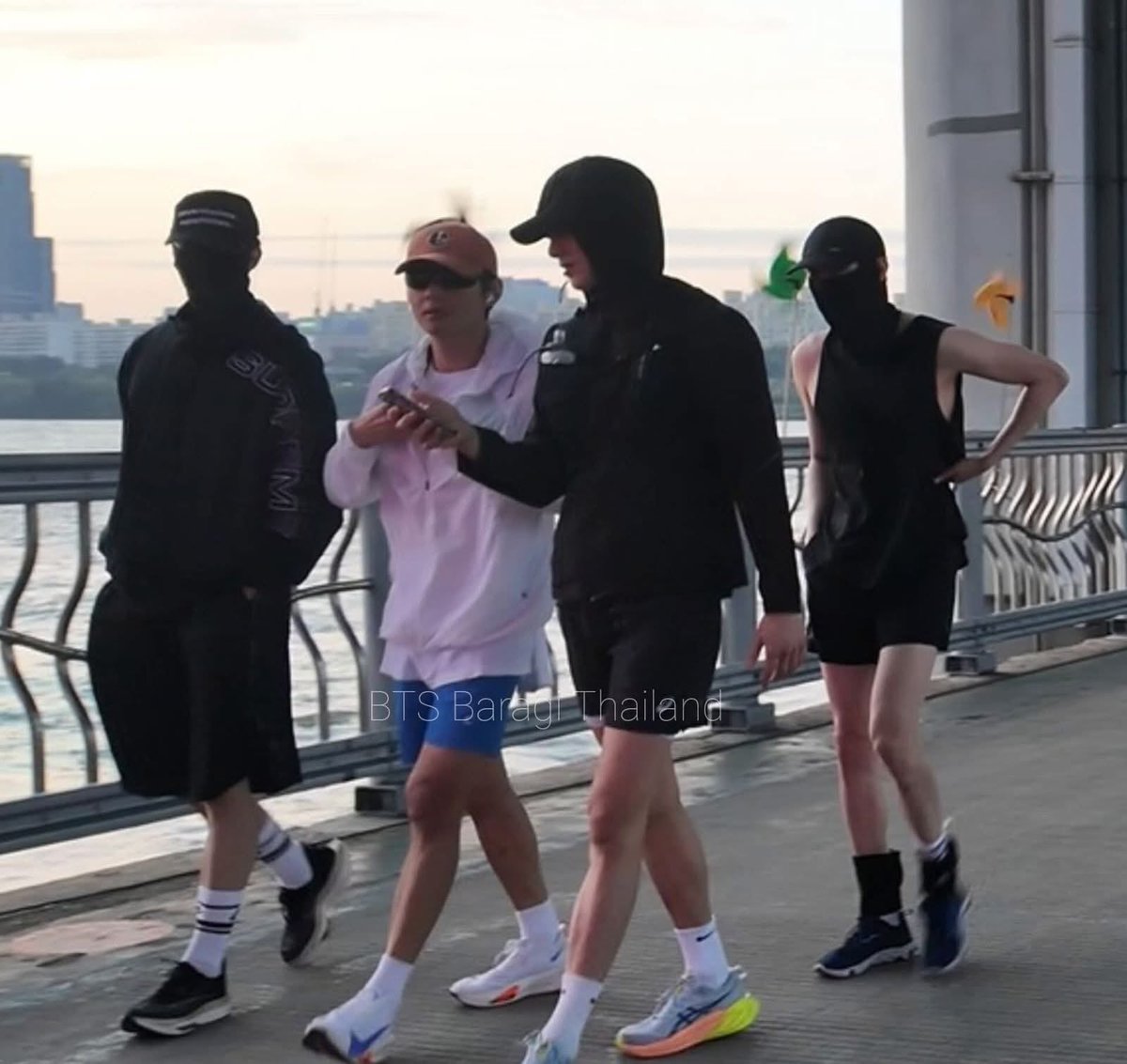 Taehyungimpact's tweet image. Taehyung making the whole k-industry running with him 😭