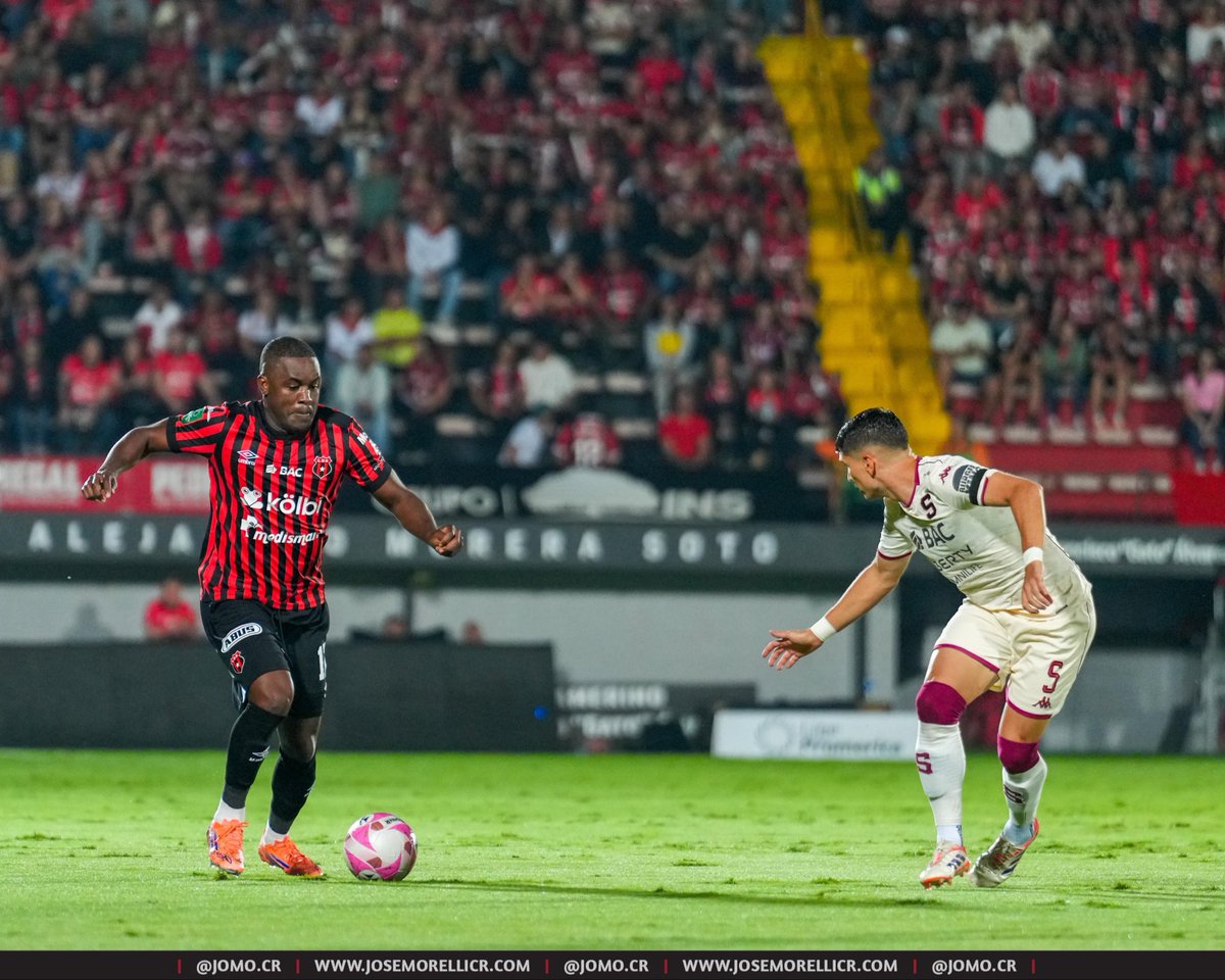 Joe Campbell será sancionado por UNAFUT al jugar desnudo